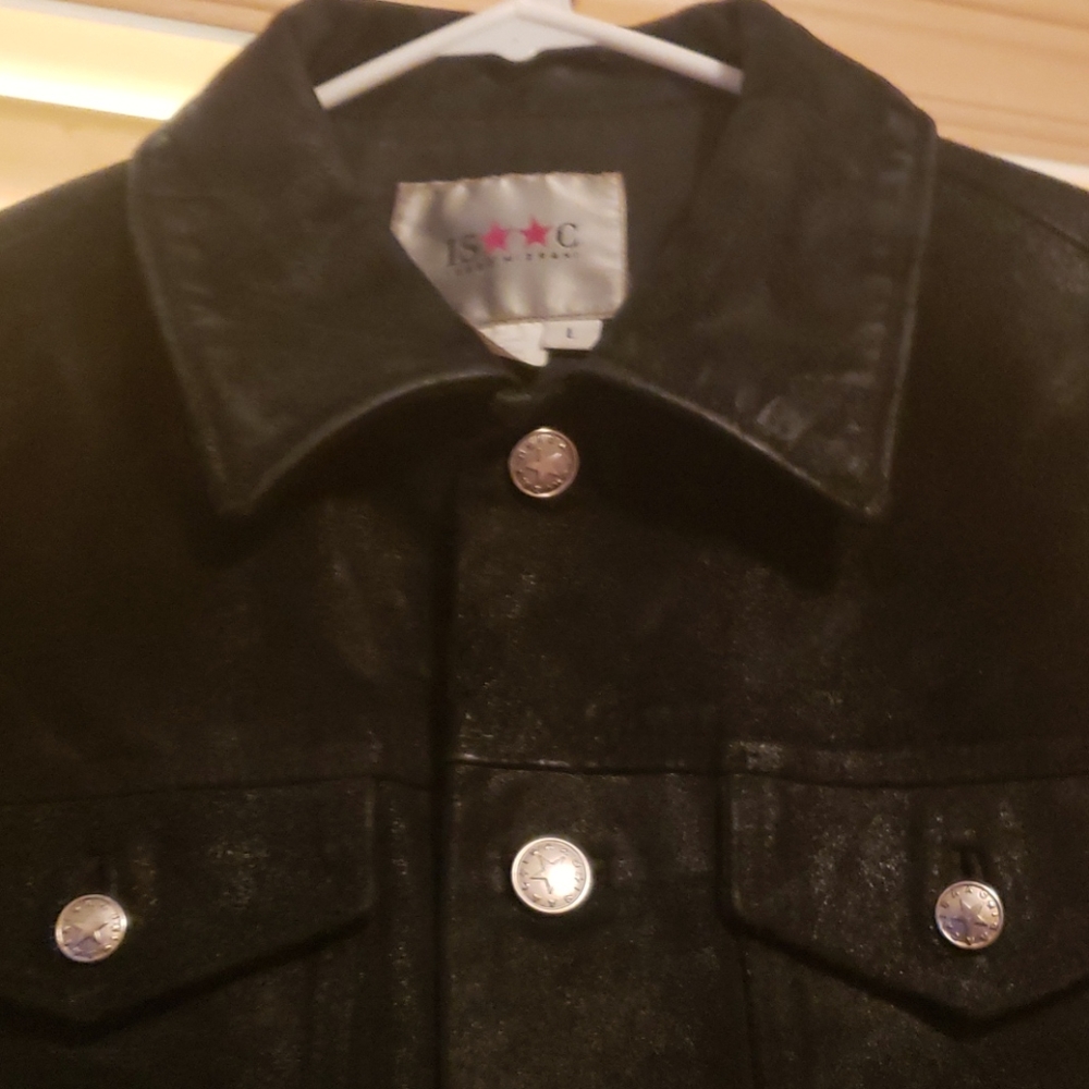 Isaac Mizrahi Cropped Leather Jacket - Picture 3 of 9